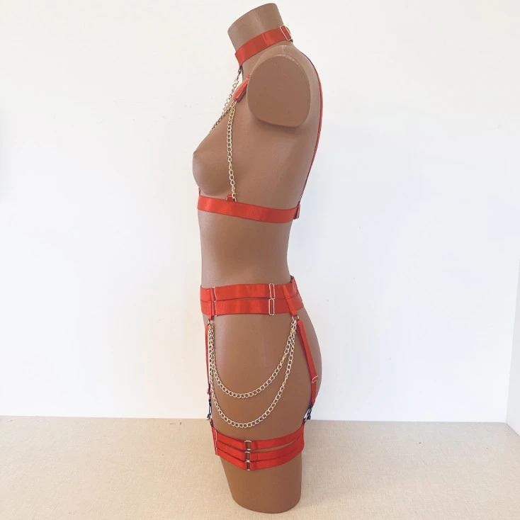 Collection Exclusive Paradise Boutik Ensemble De Lingerie Rouge 2 Pièces Avec Jarretières Et Chaînes 3 Collection Exclusive Paradise Boutik Ensemble De Lingerie Rouge 2 Pièces Avec Jarretières Et Chaînes – Image 3