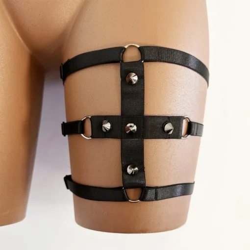 Collection Exclusive Paradise Boutik Jarretière Noire En Croix Cloutée Ajustable -Sextoys boutique jarretiere noire croix cloutee ajustable