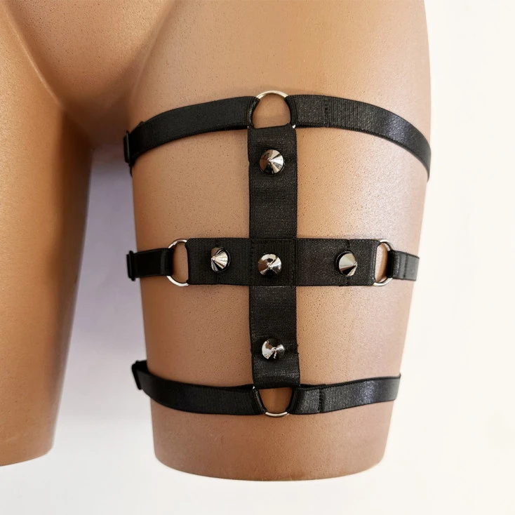 Collection Exclusive Paradise Boutik Jarretière Noire En Croix Cloutée Ajustable 1 Collection Exclusive Paradise Boutik Jarretière Noire En Croix Cloutée Ajustable