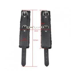Menottes Simili Embossé, Fourrées Fausse Fourrure - BDSM By Paradise Boutik -Sextoys boutique menottes simili embosse fourrees fausse fourrure 5