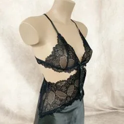 Nuisette En Satin Et Dentelle Ajourée -Sextoys boutique nuisette en satin et dentelle ajouree 3