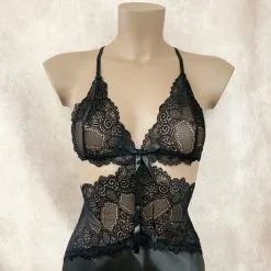 Nuisette En Satin Et Dentelle Ajourée -Sextoys boutique nuisette en satin et dentelle ajouree 4