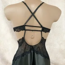 Nuisette En Satin Et Dentelle Ajourée -Sextoys boutique nuisette en satin et dentelle ajouree 5