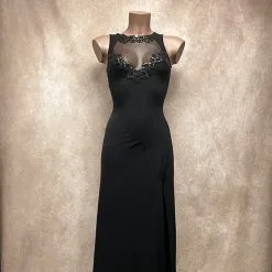 Robe Longue Décolleté Brodé - OutX