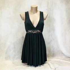 Robe Patineuse Décolletée Avec Dentelle Florale – OutX